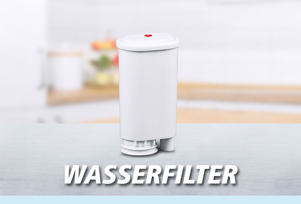 Ein weißer Wasserfilter mit schlichter Form auf einem Tisch. Im Bild steht in weißer Schrift: „WASSERFILTER“.