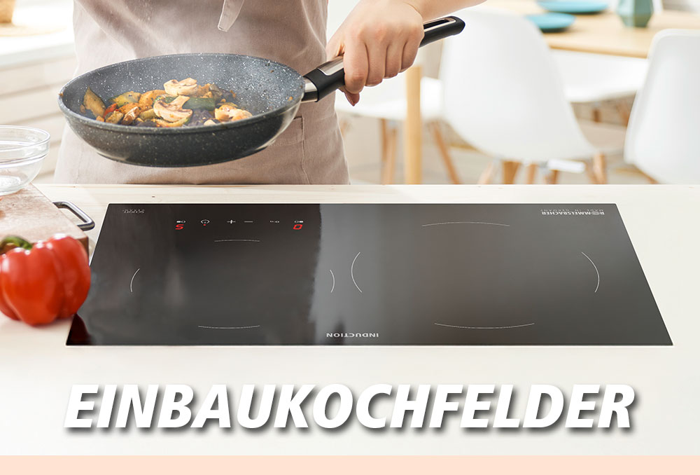 Ein schwarzes, modernes Induktionskochfeld mit zwei Kochzonen. Darauf steht eine Pfanne mit gebratenem Gemüse. Im Bild steht in weißer Schrift: „EINBAUKOCHFELDER“.
