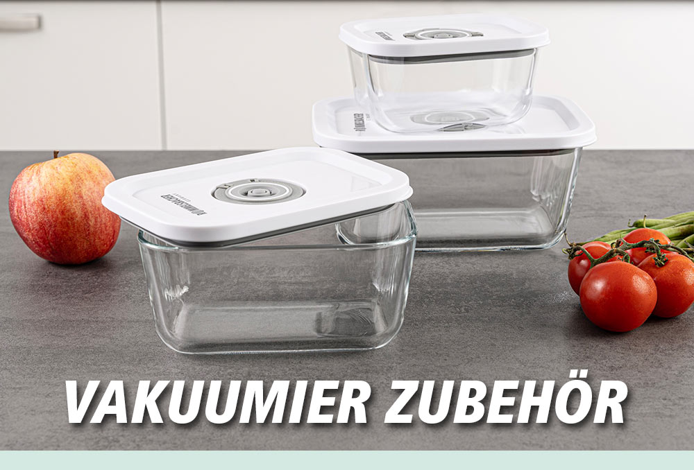 Drei rechteckige Vakuumbehälter aus Glas mit weißem Deckel, daneben frisches Obst und Gemüse wie Apfel und Tomaten. Im Bild steht in weißer Schrift: „VAKUUMIER ZUBEHÖR“.