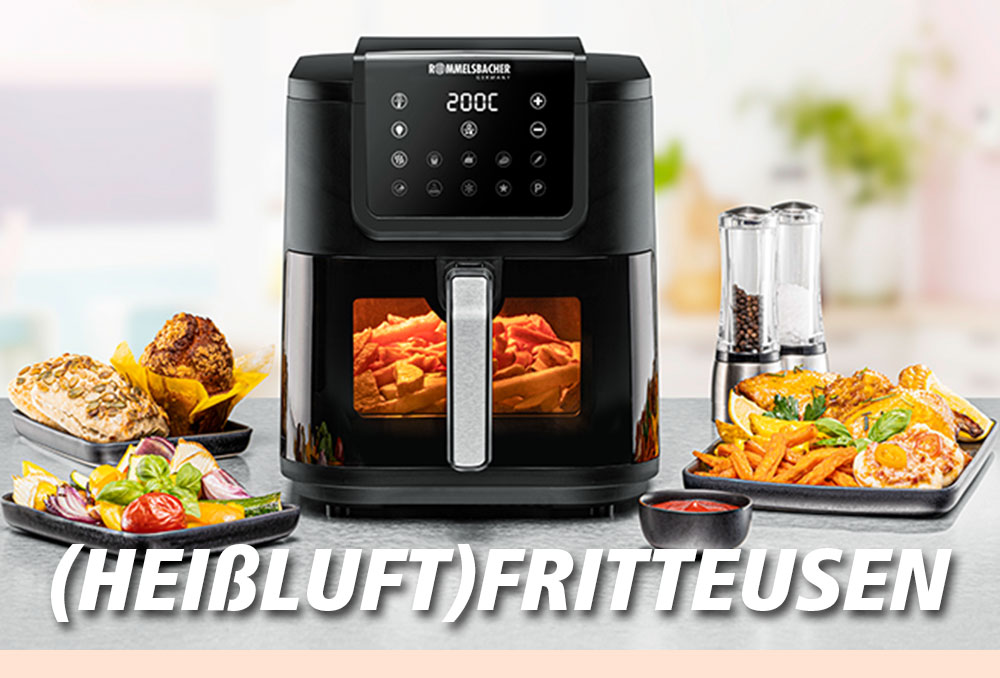 Eine schwarze Heißluftfritteuse mit digitalem Display, umgeben von Pommes, Chicken Wings, Gemüse und Dips. Im Bild steht in weißer Schrift: „(HEIßLUFT)FRITTEUSEN“.