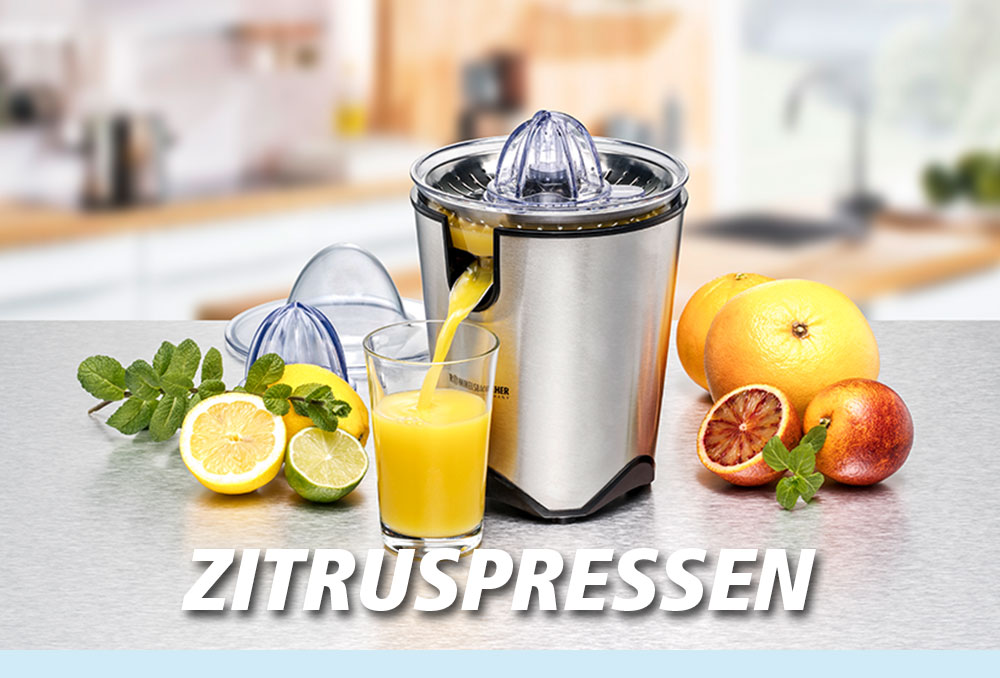 Eine elektrische Zitruspresse mit Glas frisch gepresstem Saft, daneben Orangen, Zitronen, Blutorangen und Minze. Im Bild steht in weißer Schrift: „ZITRUSPRESSEN“.
