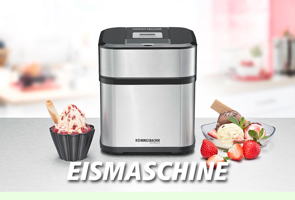 Eine silberne Eismaschine mit zwei Schalen Eiscreme in verschiedenen Sorten, garniert mit Erdbeeren, Eiswaffeln und Schokolade. Im Bild steht in weißer Schrift: „EISMASCHINE“.