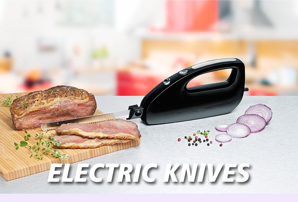 A black electric knife with a serrated blade, next to sliced meat, onion rings, and peppercorns on a cutting board. The text in the image reads: “ELECTRIC KNIVES”.